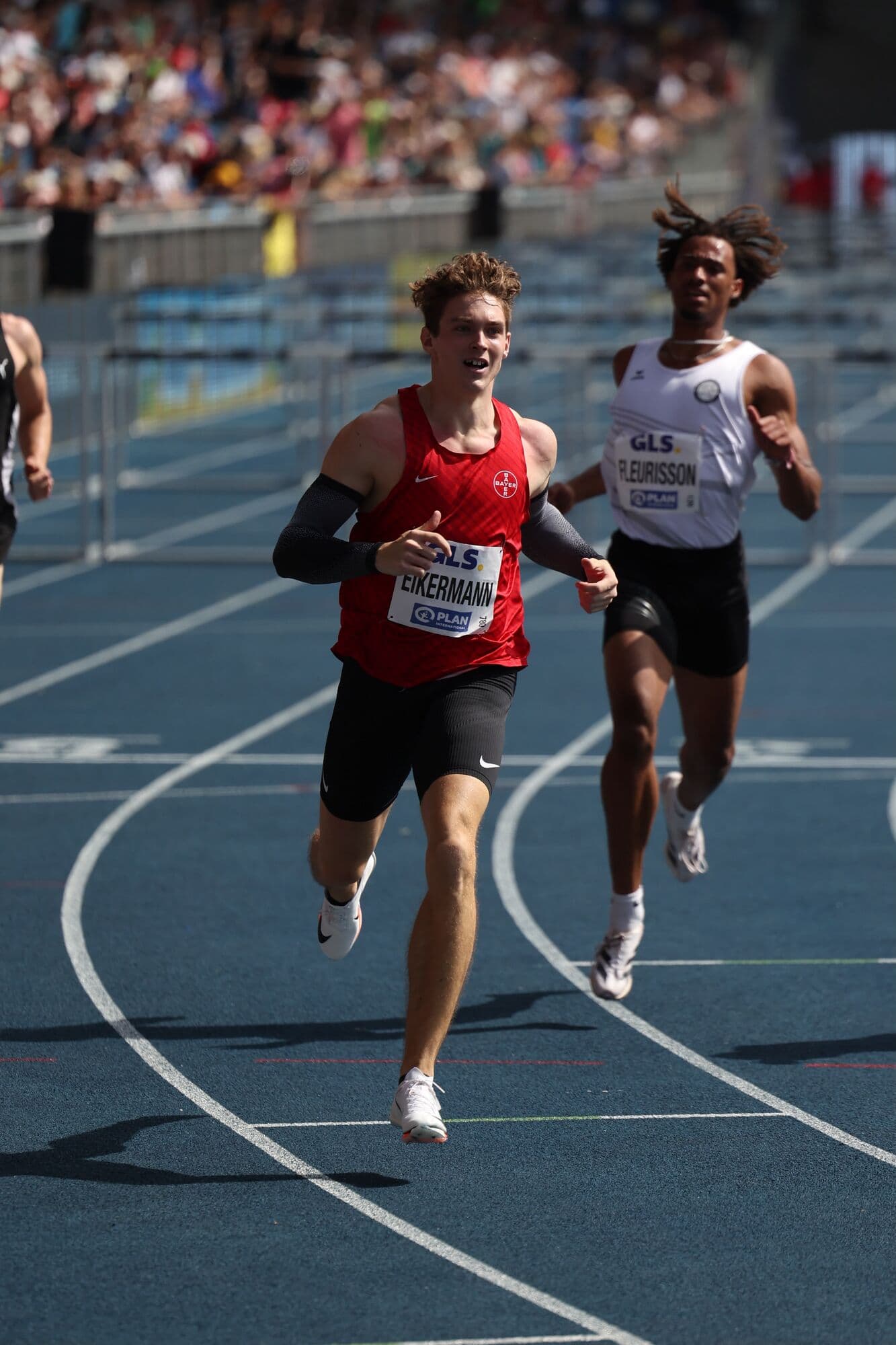 Between the barriers, a flat-out sprint.